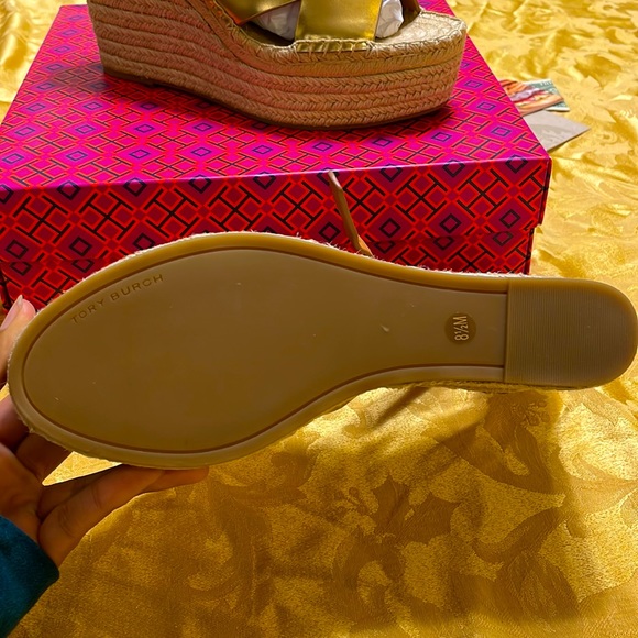Tory Burch Gold Ambria Shelby Wedges beautiful but I need smaller size - Picture 3 of 4